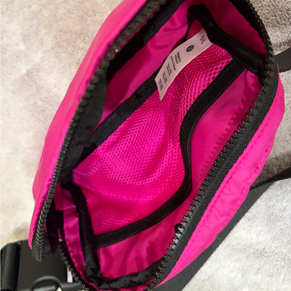 Pink Lululemon Everywhere Belt Bag - 1L - Picture 3 of 3